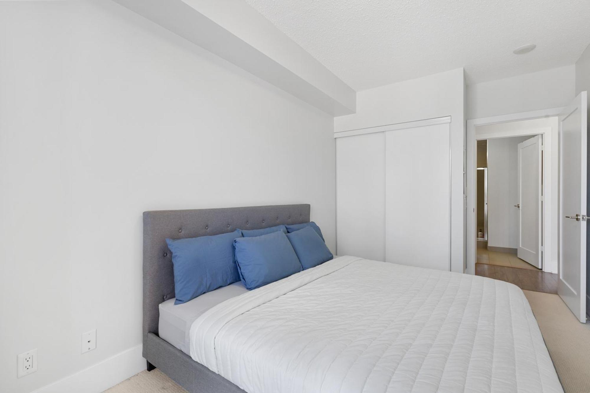 2Bedroom Cn Tower And Water Views - Free Parking - Rooftop Pool Toronto Exterior photo